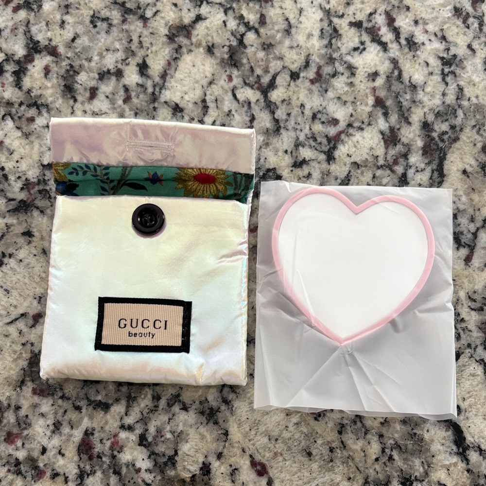 Gucci Beauty Pouch with Heart Mirror - White and Pink